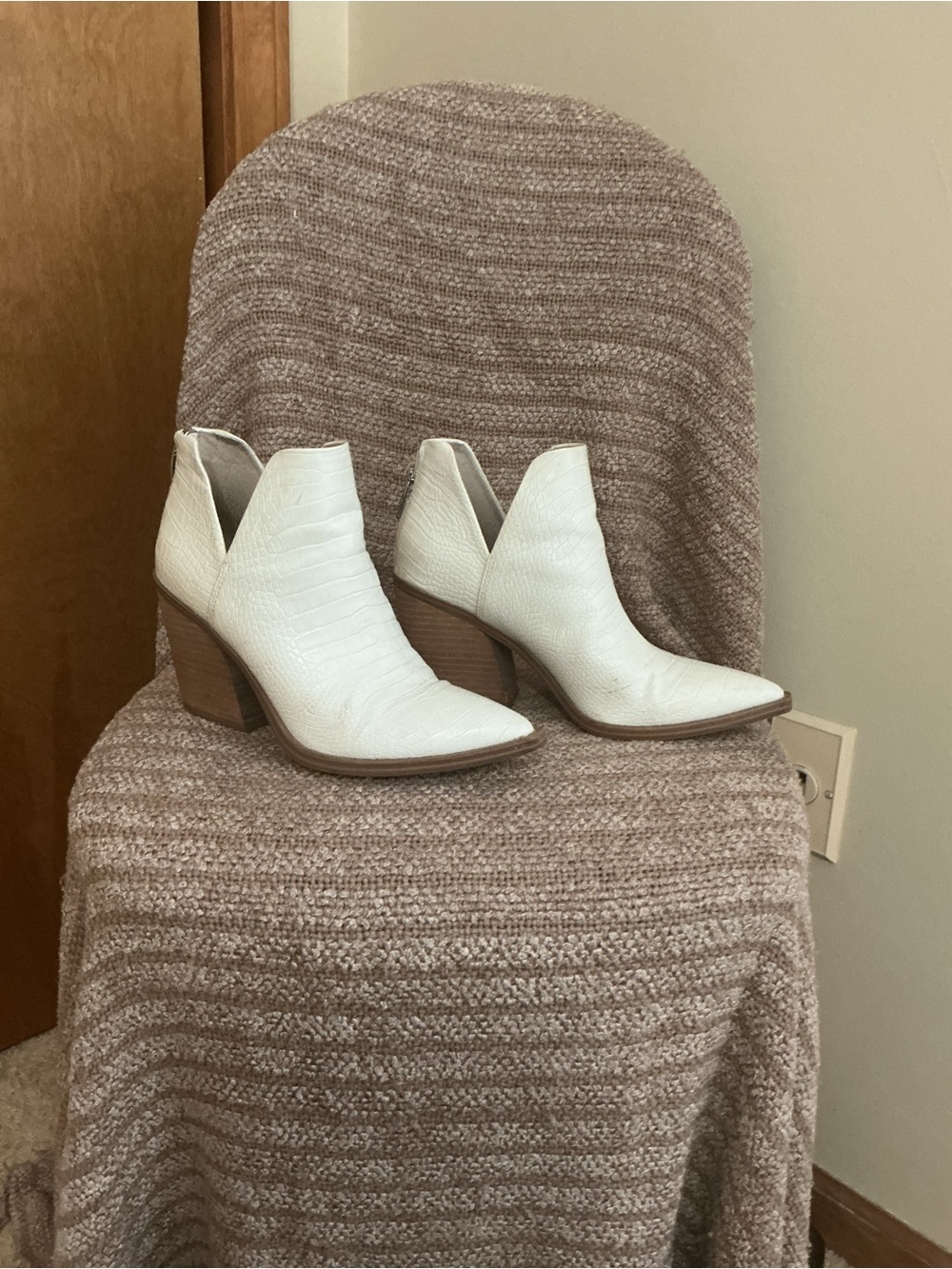Steve Madden White Textured Ankle Booties with Block Heel
